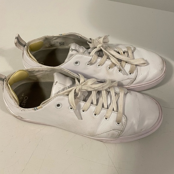 Tom’s sneakers - Picture 1 of 4